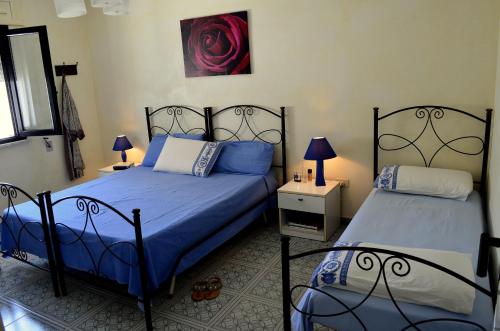 Giường trong phòng chung tại Casa Baia smeraldo