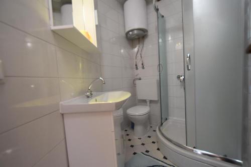 Ένα μπάνιο στο Apartments Neven