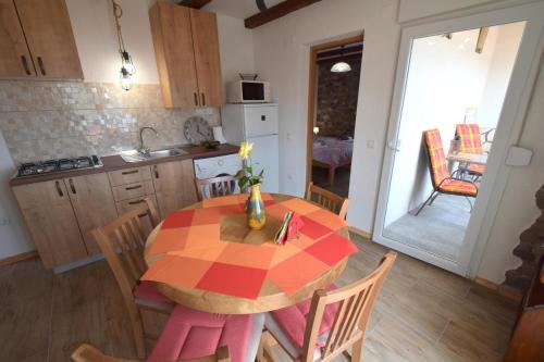 Η κουζίνα ή μικρή κουζίνα στο Apartments Neven