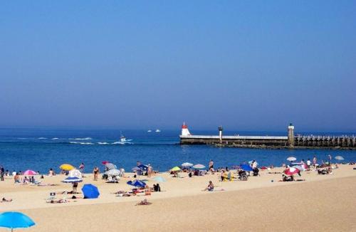 Appartement 95 m2 Terrasses,la Plage en face à 50m, Vue Mer latérale, proche port!