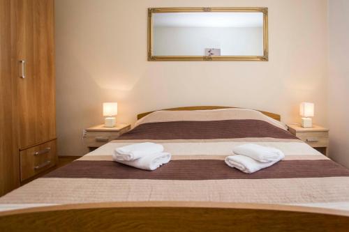 Elena Apartment- Spacious for 6, 2 Bathrooms, Free Parking