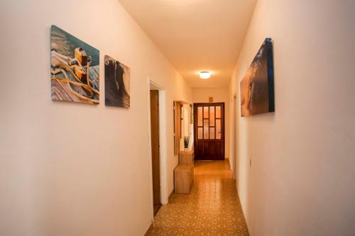 Elena Apartment- Spacious for 6, 2 Bathrooms, Free Parking