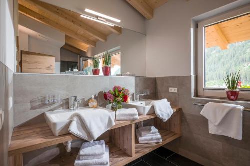 A kitchen or kitchenette at Apart Dengg