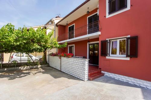 Elena Apartment- Spacious for 6, 2 Bathrooms, Free Parking