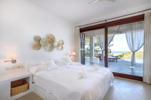 Un pat sau paturi într-o cameră la Villa Can Azul