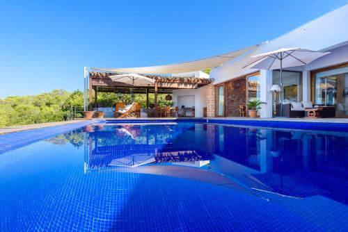 Бассейн в Villa Can Azul или поблизости