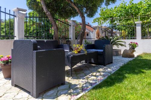a patio with chairs and a table in a yard at Villa Jadranka Sutomore in Sutomore