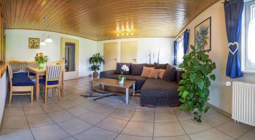 Χώρος καθιστικού στο Ferienwohnung am Schneeberg