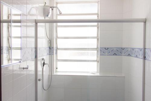 a bathroom with a shower and a window at Apartamento Seaviews in São Vicente