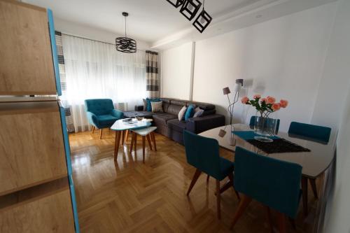a living room with a couch and a table at Central Park Lux in Arandjelovac