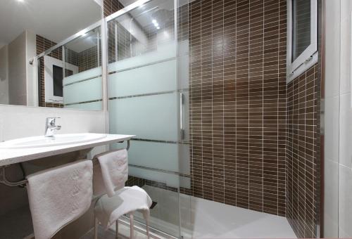 a bathroom with a sink and a shower at Hotel Maria Teresa in Sant Antoni de Calonge