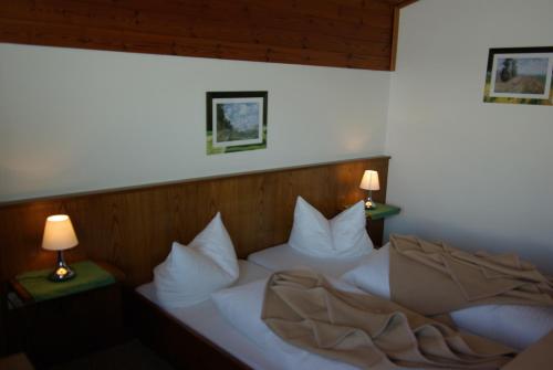 Cama o camas de una habitación en Almhotel Fichtenheim