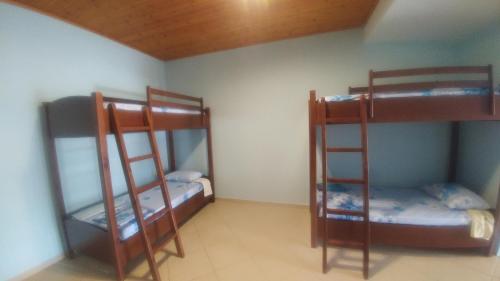 Postel nebo postele na pokoji v ubytování Mona`s Hostel