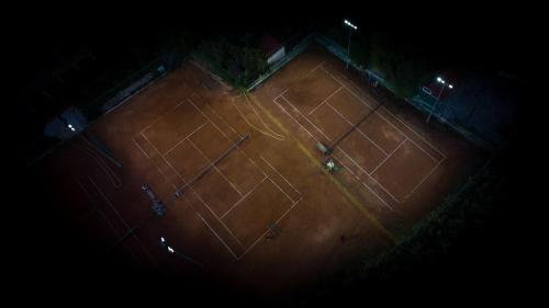 Εγκαταστάσεις για τένις ή/και σκουός στο Ermioni Villa ή εκεί κοντά