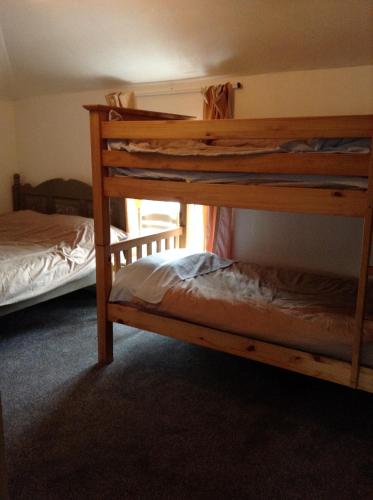 Ένα ή περισσότερα κρεβάτια σε δωμάτιο στο Pantyrathro International Hostel