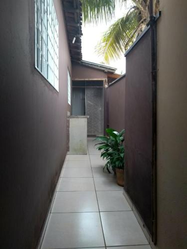 a hallway of a building with a tile floor at Casa em Olímpia in Olímpia