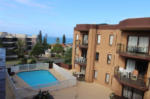 a view of a building with a swimming pool at Seeskulp 10 in Margate