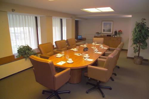 a conference room with a large wooden table and chairs at Radisson Hotel Duluth-Harborview in Duluth