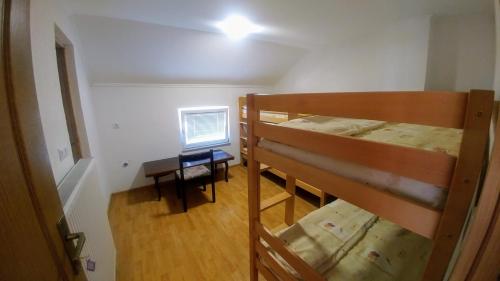 Postel nebo postele na pokoji v ubytování Hostel Srebrenica