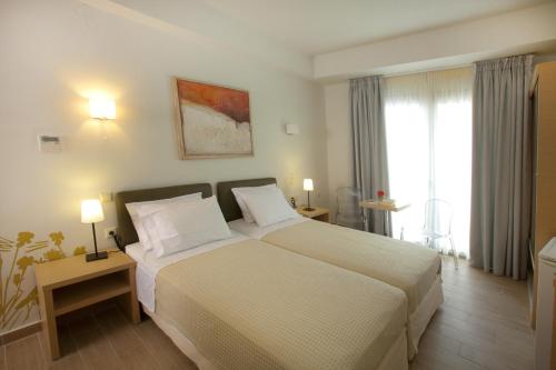 Ένα ή περισσότερα κρεβάτια σε δωμάτιο στο Ξενοδοχείο Ίλιον