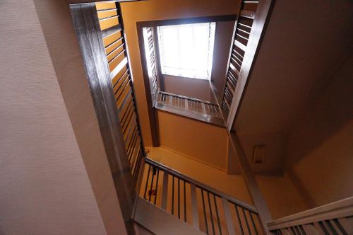 
a stairway leading up to a room with a window at Ringhotel Altstadt in Güstrow
