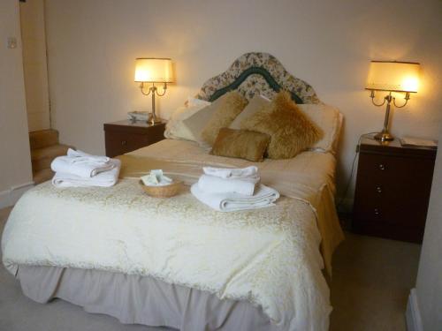 Postel nebo postele na pokoji v ubytování Holly Lodge