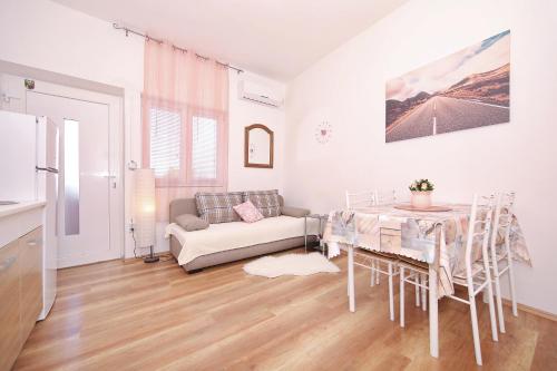 Gallery image of Apartments Floras in Tkon