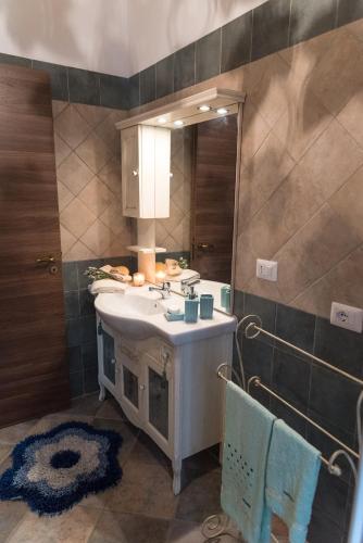 a bathroom with a sink and a mirror at Casa brillocco Castellabate in Montecorice