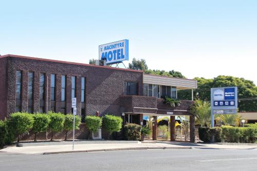 El edificio en el que está el motel