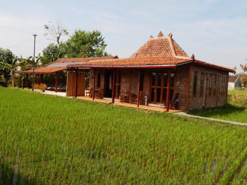 El edificio en el que está la estancia rural