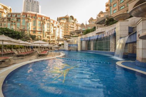 Swissôtel Al Murooj Dubai Image
