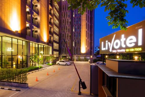 Bangunan di mana terletaknya hotel
