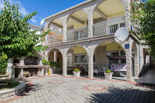 Villa Curic