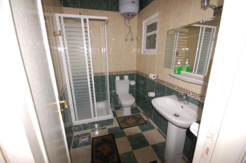 a bathroom with a toilet and a sink at Pyramids View Inn in Cairo