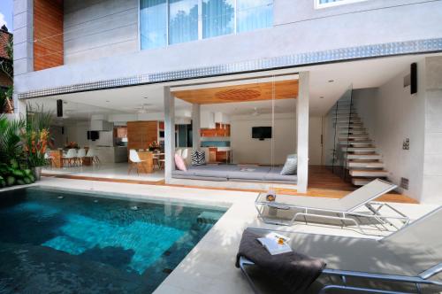 Kolam renang di atau dekat dengan 4BR Villa Minggu - Minggu Villas Seminyak