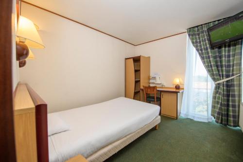 Een bed of bedden in een kamer bij Campanile Hotel & Restaurant Zwolle