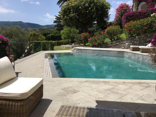 Kolam renang di atau dekat dengan Villa Cristina luxury property in Rapallo