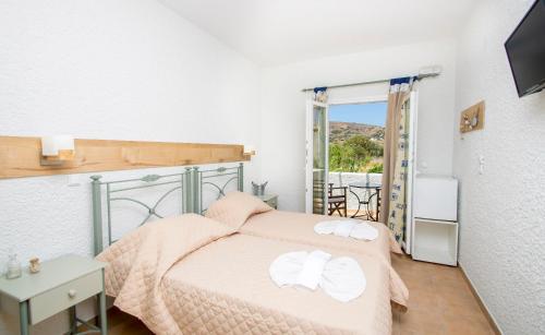 Postel nebo postele na pokoji v ubytování Syros INN