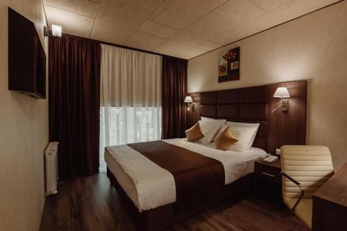 Ένα ή περισσότερα κρεβάτια σε δωμάτιο στο Helix Hotel