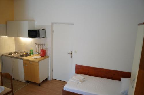 Gallery image of Studio Apartments Marija with private parking in Makarska