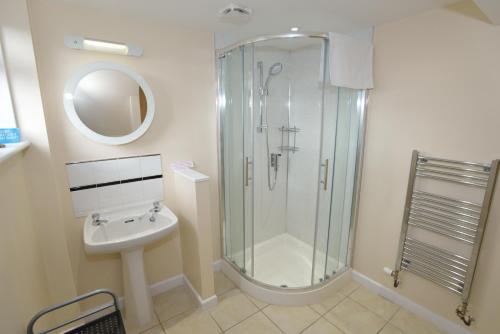 Salle de bains dans l'établissement The Penellen guest accommodation room only