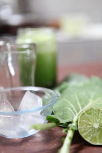 a close up of a bowl of liquid and a green drink at Hospedagem Sabor Da Trilha in Vale do Capao