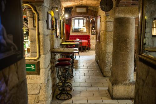 Χώρος καθιστικού στο Hotel Ambasada Bolesławiec
