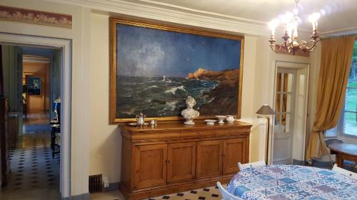 a painting on the wall of a dining room at Château Rouillon d'Allest in Chartrettes