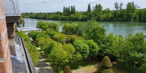 arial view of a garden with a river in the background at Château Rouillon d'Allest in Chartrettes