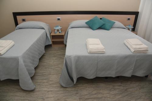A bed or beds in a room at La Porta del mare