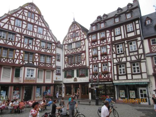 a group of half timbered buildings in a street at Ferienwohnung "Edeltrud Deluxe Moselblick" in Bernkastel-Kues