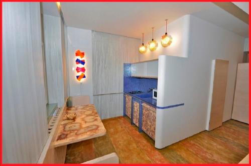 Кухня или мини-кухня в Apartment near Smolenskaya
