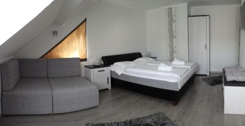 Postel nebo postele na pokoji v ubytování Szabó Vendégház