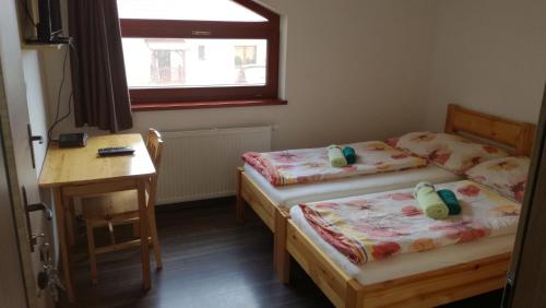 Un pat sau paturi într-o cameră la Penzión Čergov